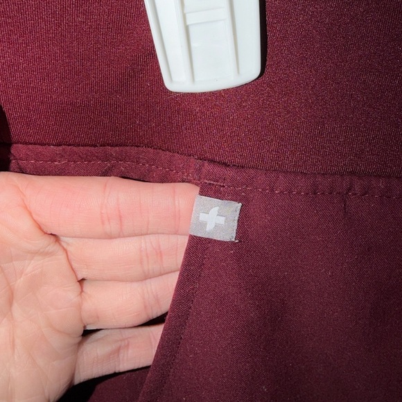 *PRICE OBO* FIGS Women's Burgundy Zamora™ - Medium Petite Jogger Scrub Pants - Picture 5 of 8
